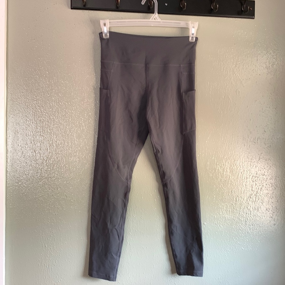 ZYIA Light n Tight High waisted pocket leggings. Grey. Size Medium